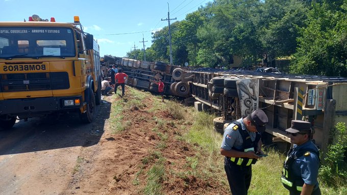Siniestro vial deja una víctima fatal y dos heridos en Arroyos y Esteros