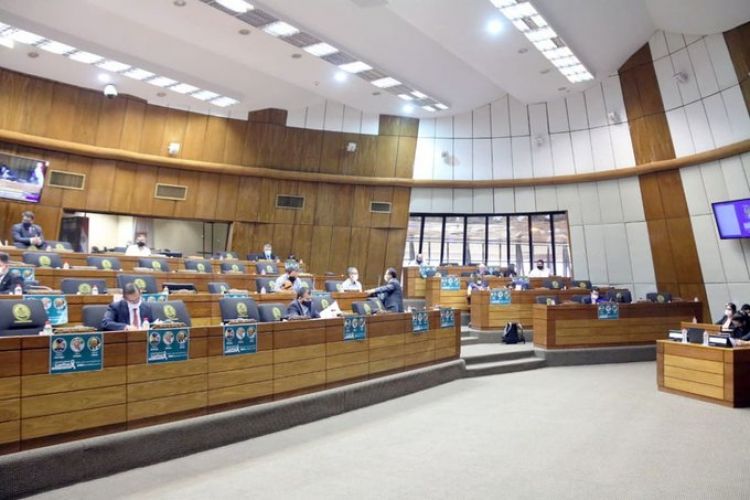 Varios diputados con COVID-19