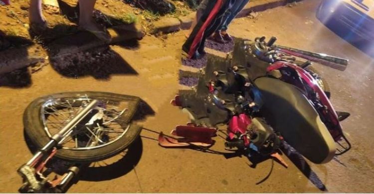 Haciendo piruetas en moto chocó de frente contra un vehículo y perdió la vida en PJC