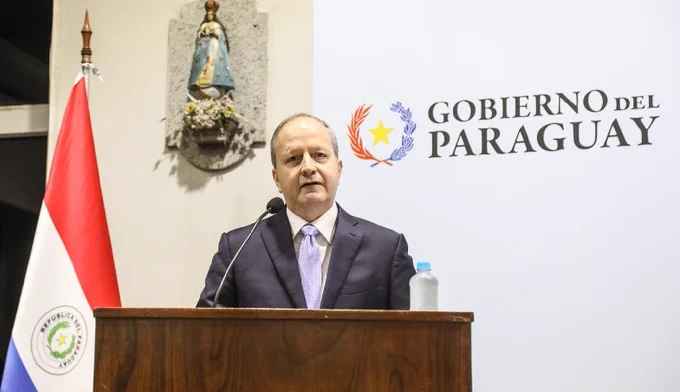 Ministro de Hacienda promete mejorar presupuestos de salud y educación
