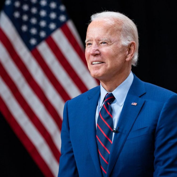 El 60% de los estadounidenses ya han tomado al menos la primera dosis, dice Biden