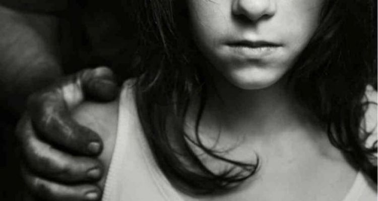Condenan a un hombre a 17 años de cárcel por abusar de su hija