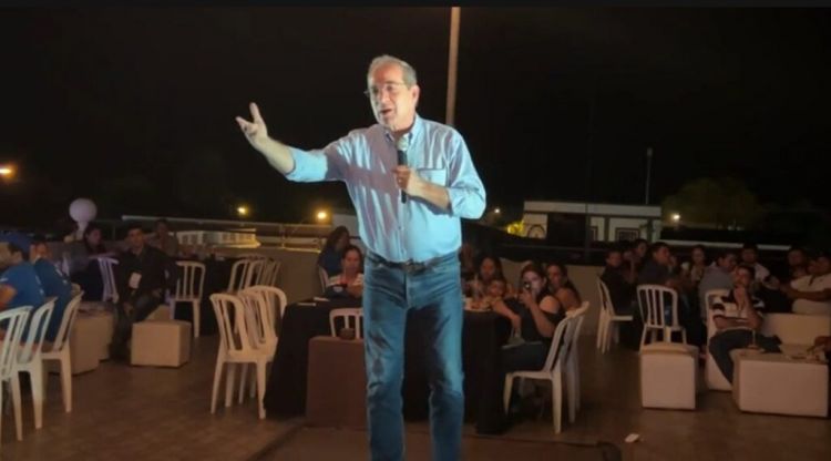 Martín Burt expone su propuestas en Concepción