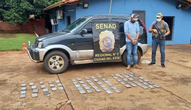 Atrapan a hombre que llevaba marihuana en vehículo con doble fondo