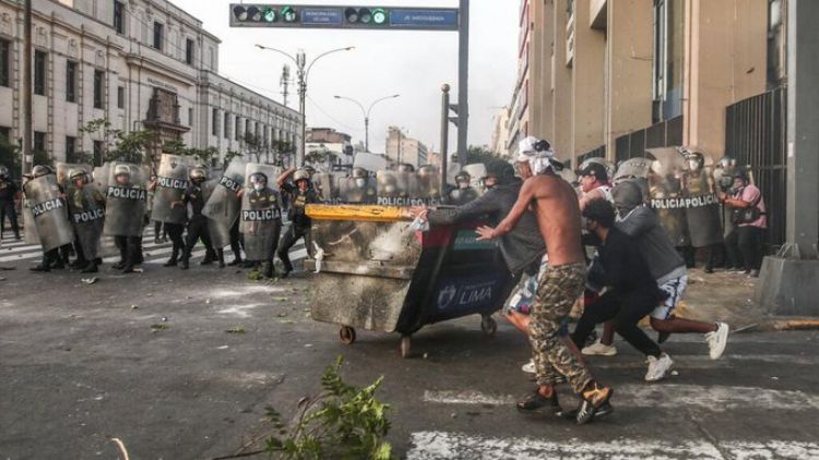 Al menos dos personas han fallecido desde el levantamiento del toque de queda en Perú