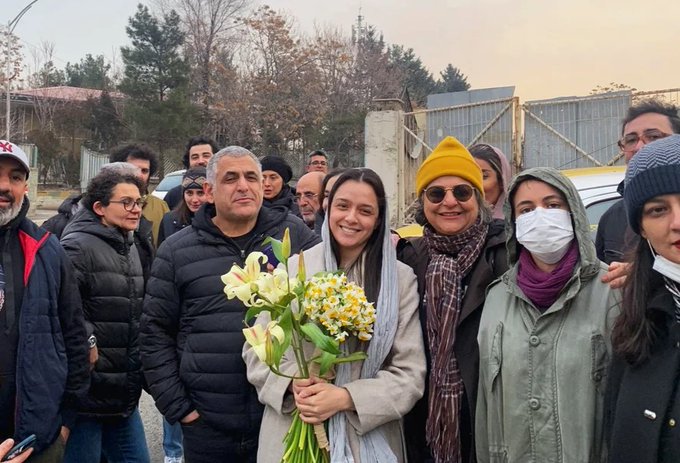Liberan bajo fianza a reconocida actriz iraní tras ser acusada de apoyar protestas contra el régimen