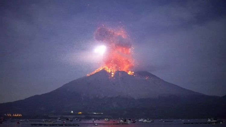 Erupción del volcán Sakurajima pone en alerta máxima al oeste de Japón
