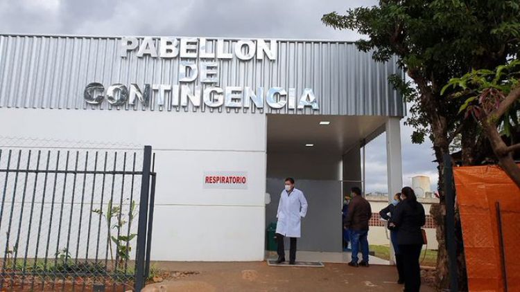 En Contingencia de CDE, pacientes esperan camas sentados en sillones