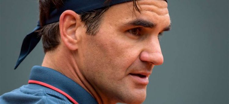Federer subasta tesoros de su carrera para financiar proyectos educativos
