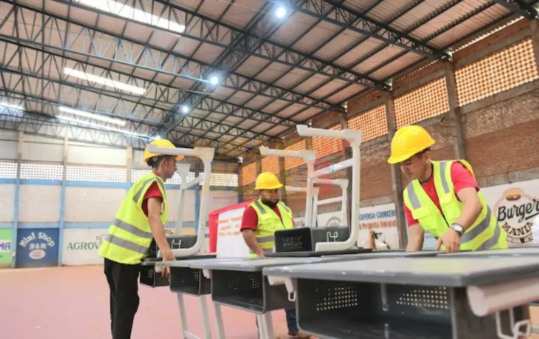 Tres meses después, Itaipú no llega ni a la mitad de los pupitres prometidos