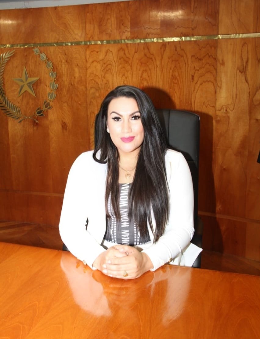 Dra. Gloria Santacruz: ¡Feliz inicio de año! Que todos tus deseos se hagan realidad
