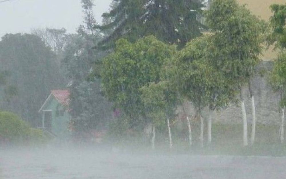 Miércoles con mucha humedad y lluvias, anuncia Meteorología