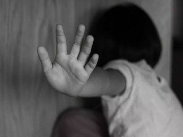 Imputaron a docente que habría abusado de menor en silla de ruedas