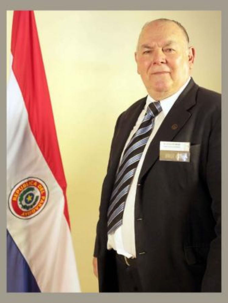 Camarista Carlos Rehnfeldt aparece en lista de posibles vacunaciones irregulares contra el covid