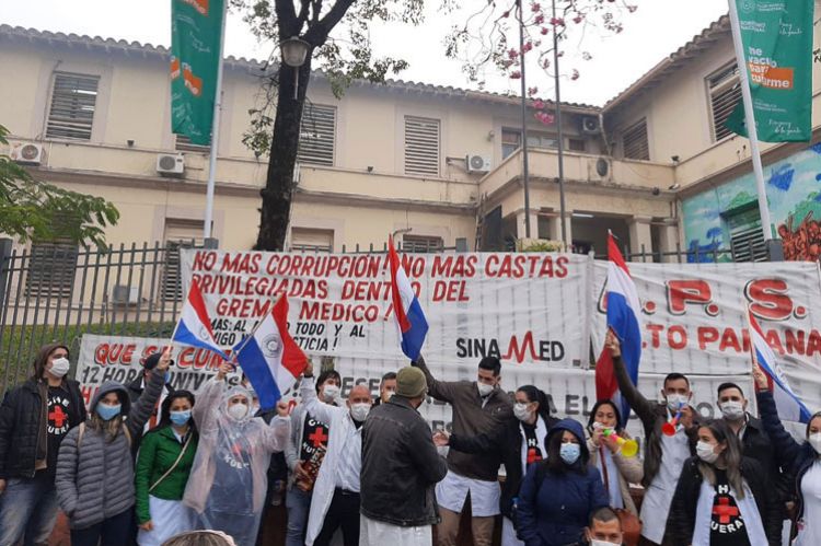 Médicos anuncian huelga general desde mañana