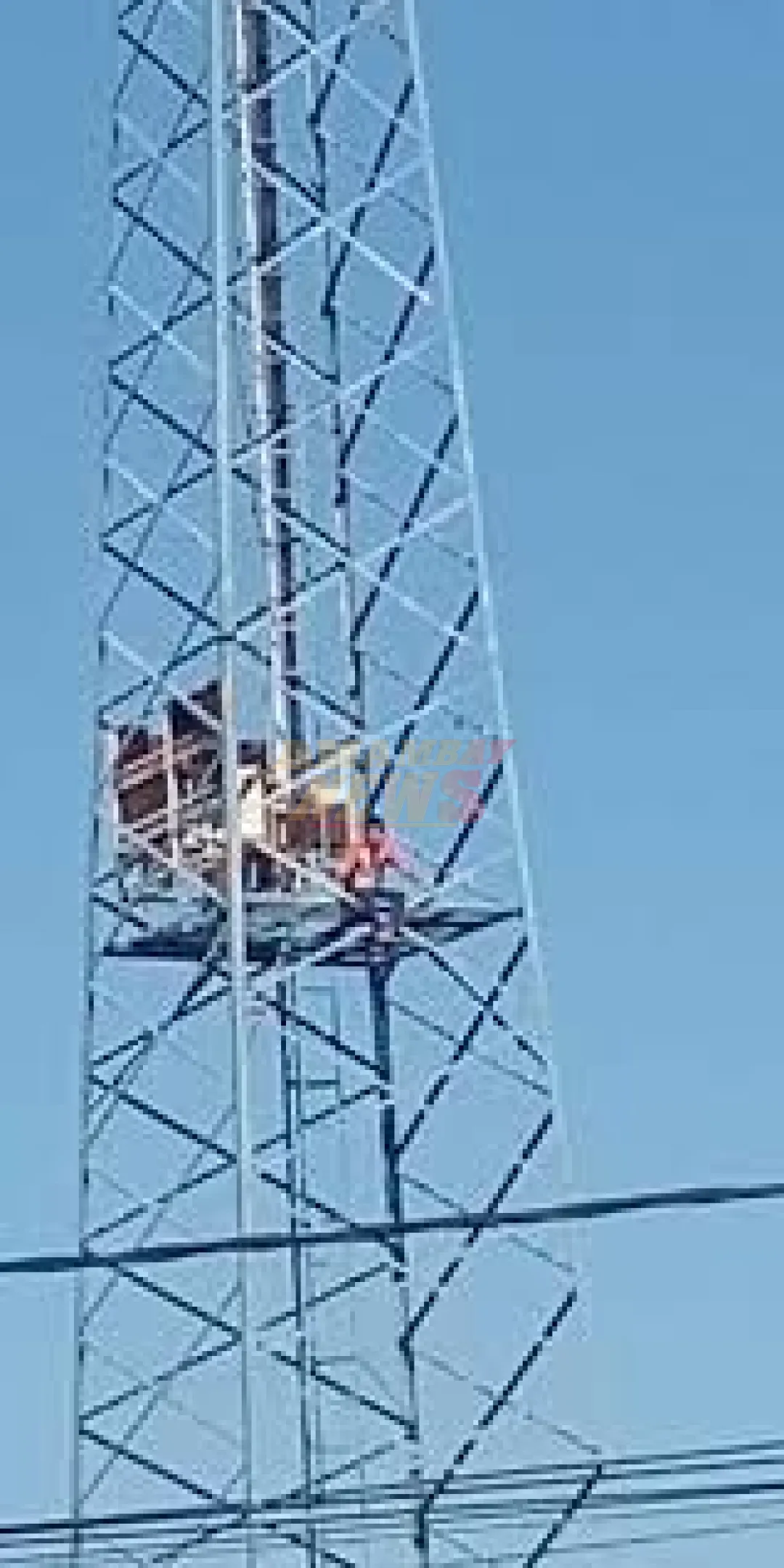 Amenazó con arrojarse desde la torre del estadio 2 de Mayo tras perder su trabajo
