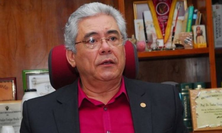 Fijan fecha de juicio oral y pblico para exrector de la UNA y "comepapeles"