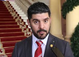 Nenecho confirma aplicación del estacionamiento tarifado