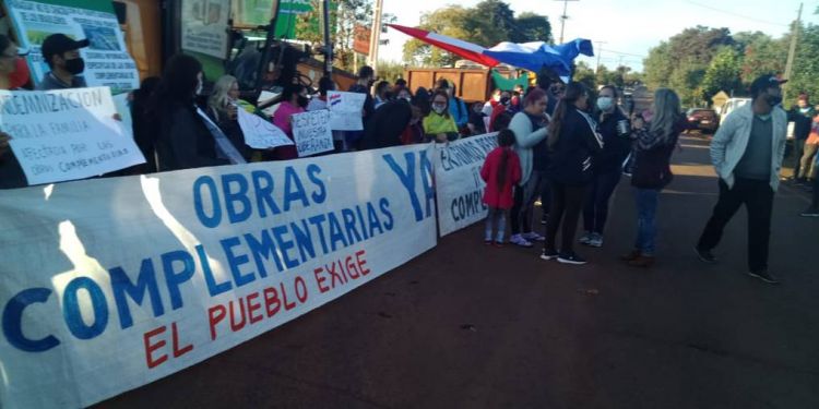 Franqueños se movilizan contra el MOPC y exigen obras anexas al segundo puente con Brasil