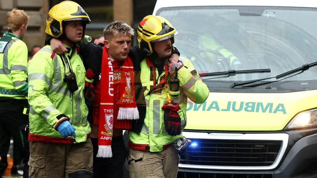Un auto atropella de forma intencional a decenas de aficionados durante los festejos del Liverpool por ganar la Premier League