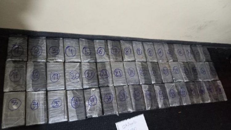Antinarcóticos incauta más de 51 kilos de cocaína en Luque