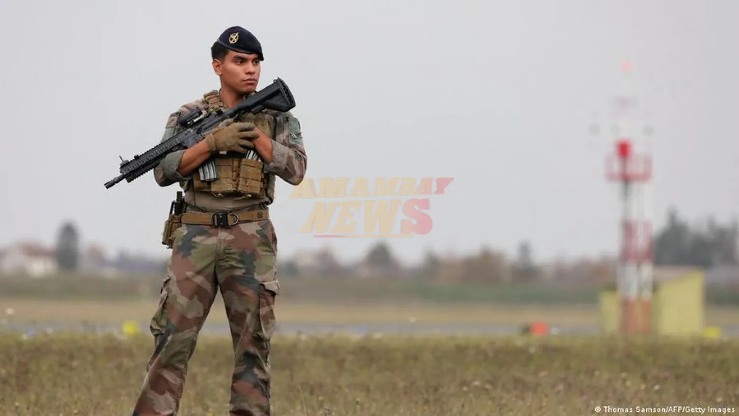 Soldados franceses disparan a drones instrusos sobre base