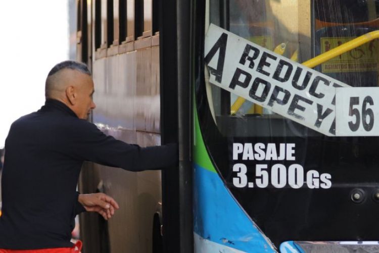 Gobierno logra suspender paro de transporte y se mantienen precios del pasaje