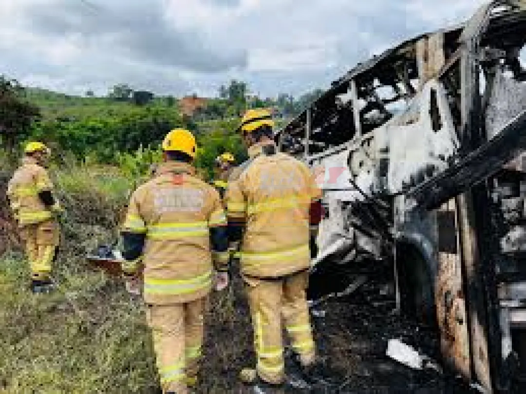 Trágico accidente de un ómnibus en Brasil: hay al menos 22 muertos