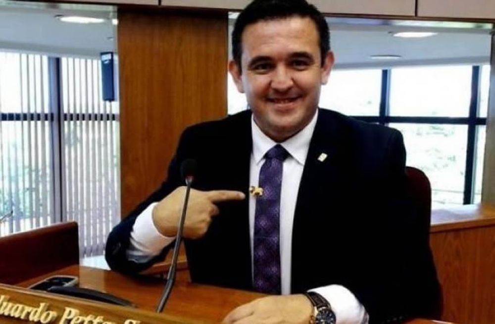 Eduardo Petta sería destituido del MEC