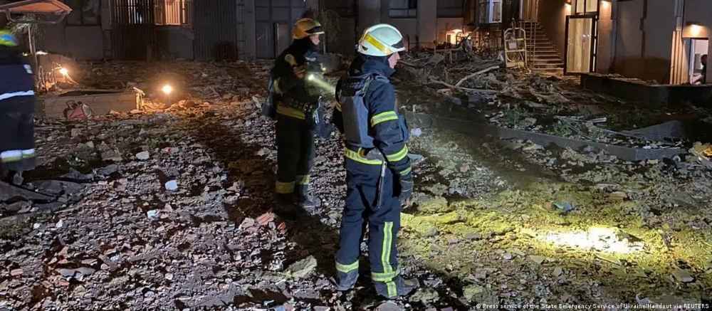 Ataque ruso contra edificio deja cinco heridos en Dnipro