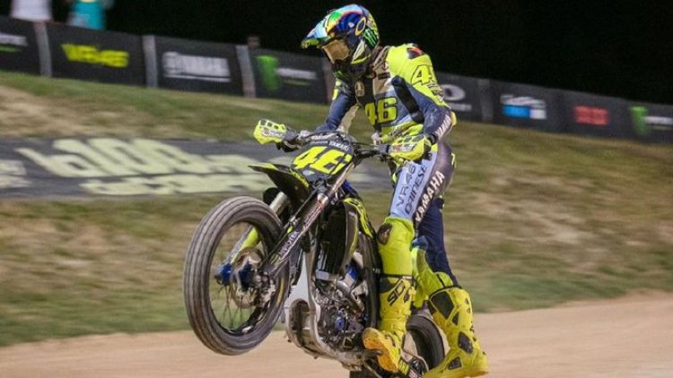 Valentino Rossi abandona la competición tras 26 años activo