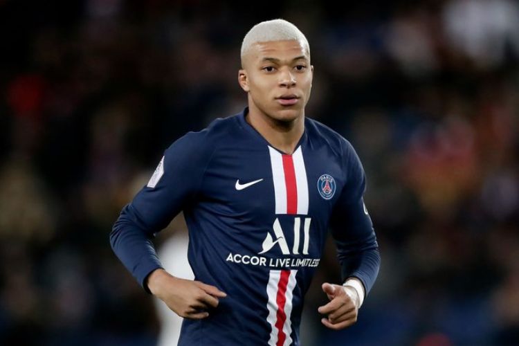Mbappé retrasa la respuesta sobre su renovación con el PSG