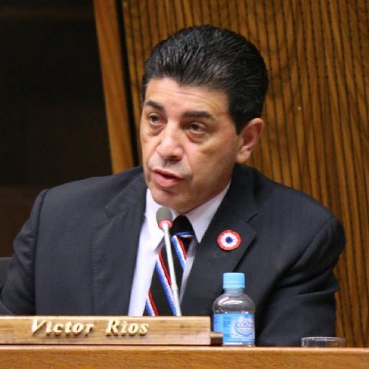 Senador Ros espera un "milagro" ante "negligencia" del Gobierno en equipar el sistema de salud