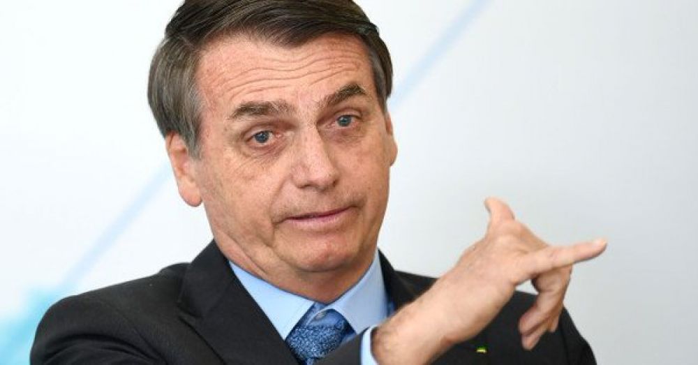 Bolsonaro dice que Brasil carece de recursos para combatir los incendios forestales