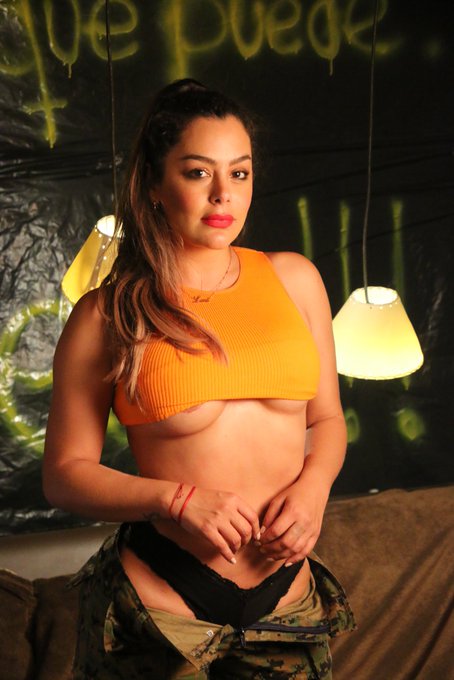 ¡Larissa Riquelme prefiere mostrar la cola que cobrar 2 millones por pinchar!