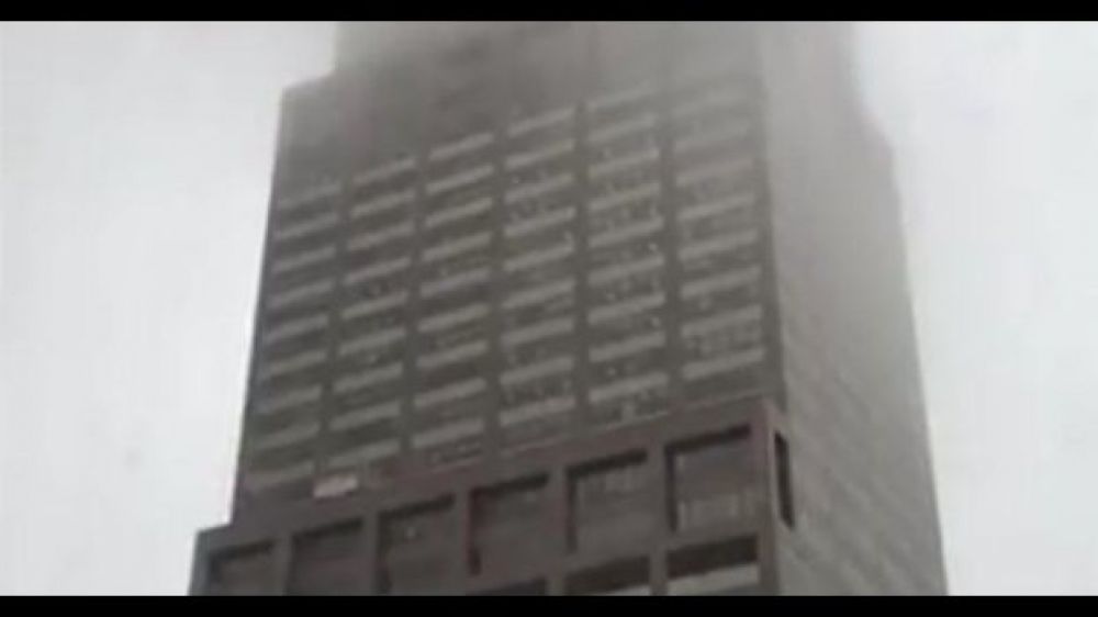 Helicóptero se estrella contra un edificio y deja un muerto en Nueva York