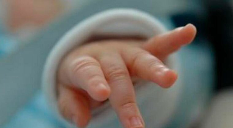 Bebé muere asfixiada: sus padres dieron positivo al alcotest