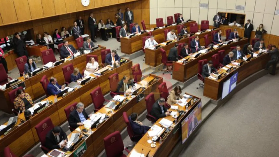 Senado aprueba polémica ley de carrera de servicio civil pese a rechazo de trabajadores estatales