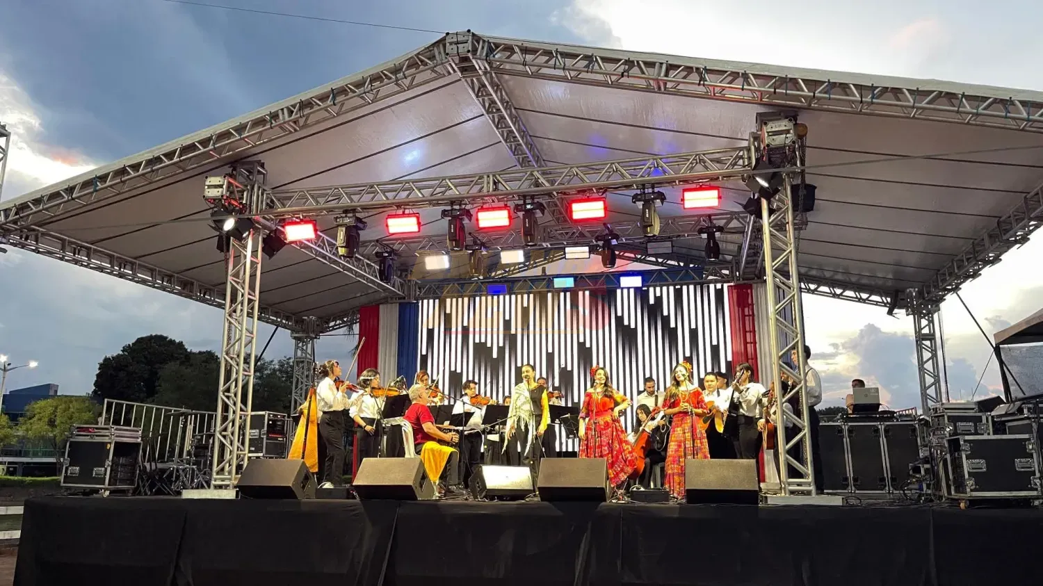 Gran éxito en la primera noche de Serenata por el 126° aniversario de Pedro Juan Caballero