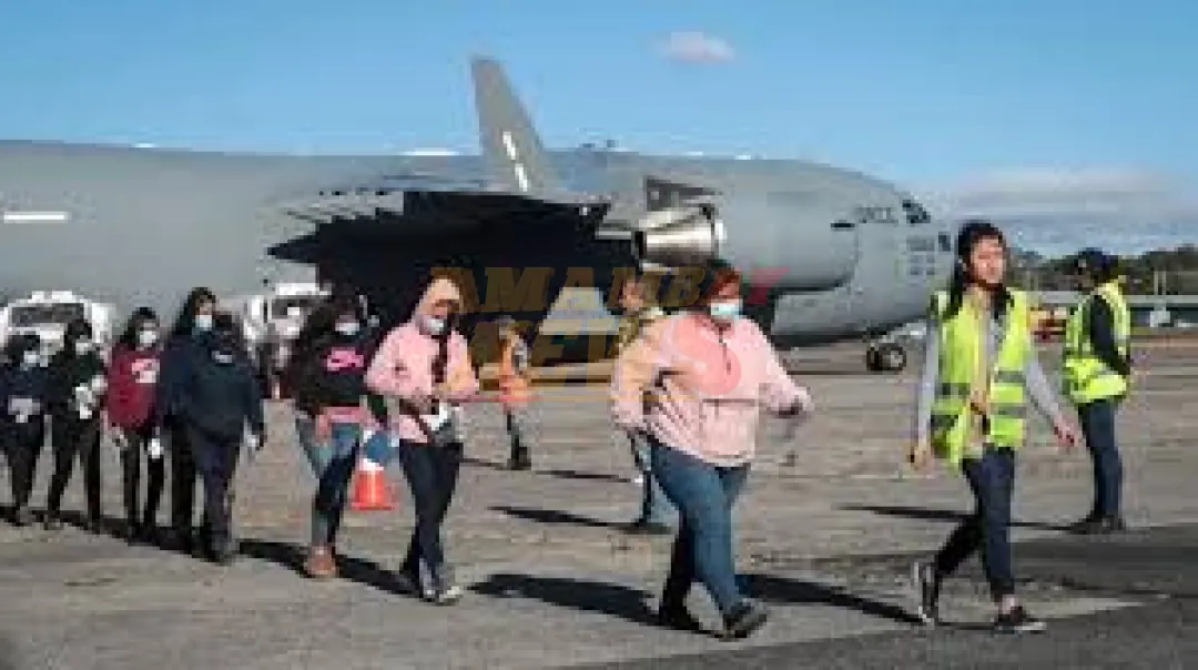 Brasil denuncia uso de esposas en deportados desde EE.UU.