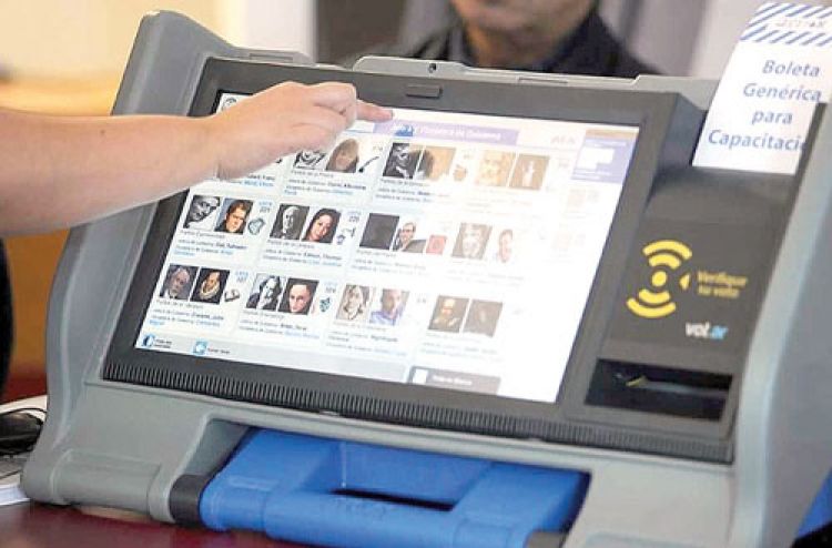 TSJE destaca opinión ciudadana en relación con la máquina electrónica para votar