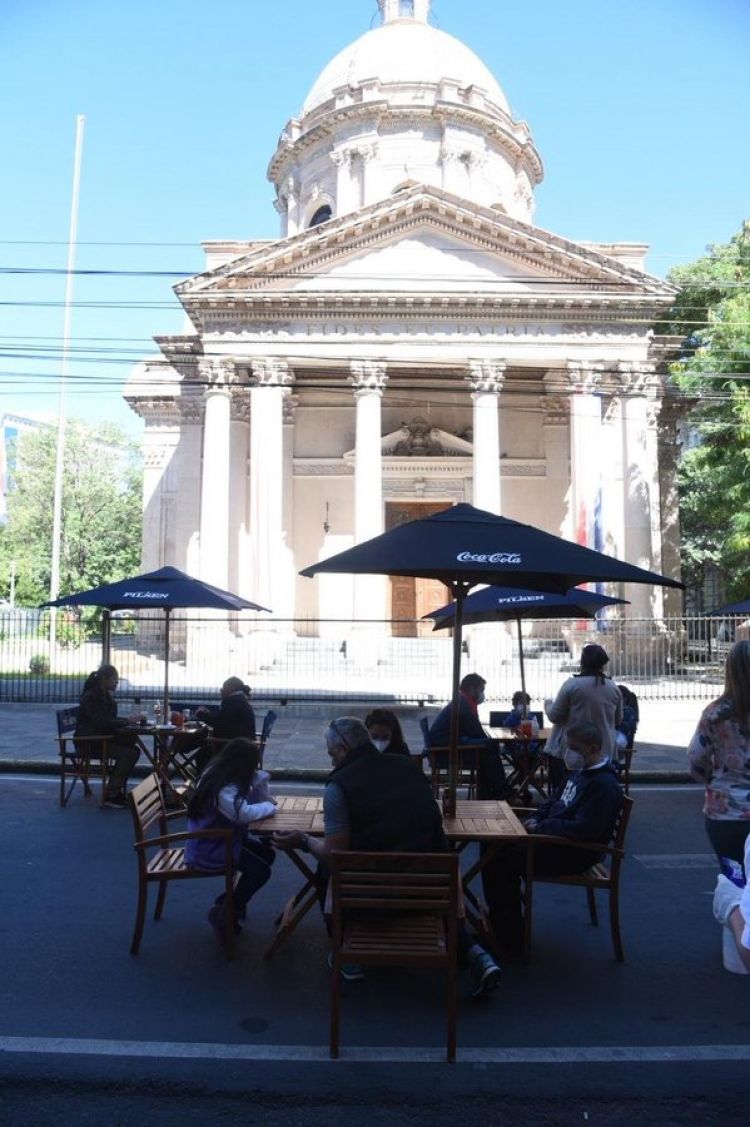 El éxito de convertir calles en peatonales para servicios gastronómicos