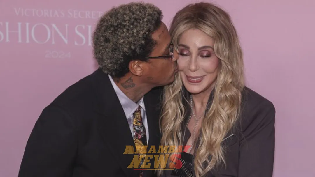 La cantante Cher presume a su novio 40 años más joven