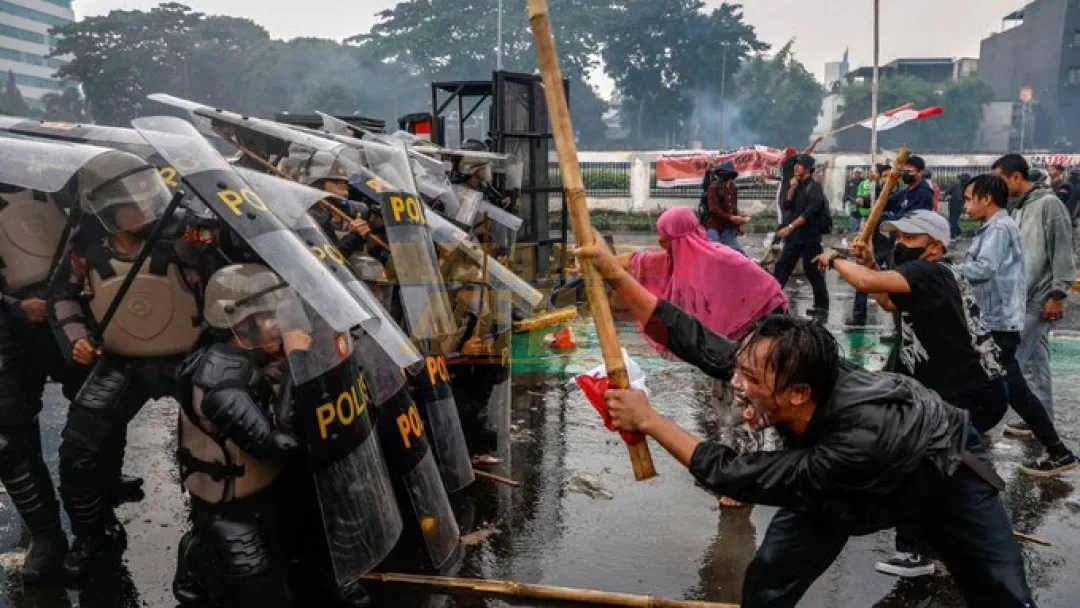 Protestan en Indonesia para rechazar el aumento salarial a diputados y exigir mejoras laborales
