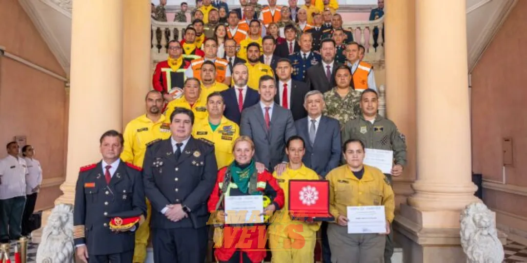 Santi homenajea a los bomberos y compromete mayor recurso