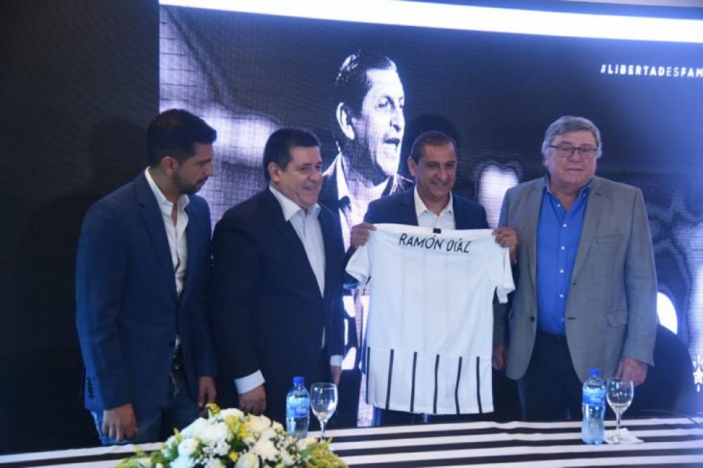 Libertad presenta a Ramón Díaz