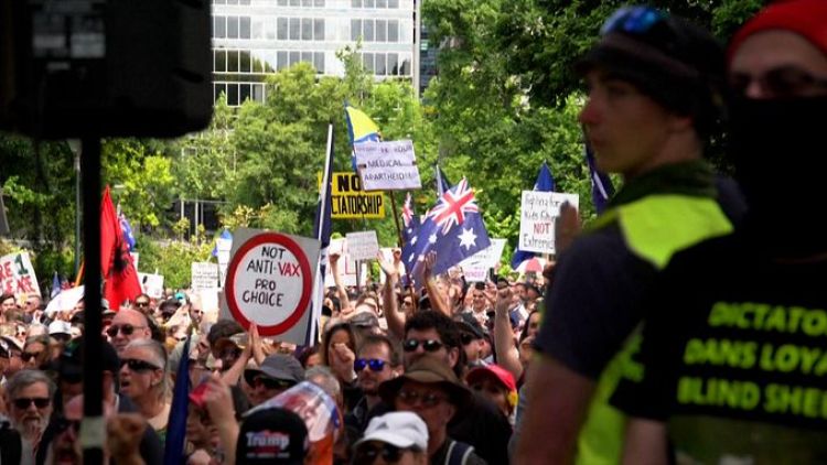 Manifestaciones a favor y en contra de las restricciones en Australia