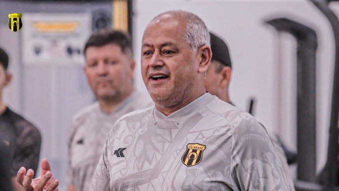Chiqui Arce prueba el once para el debut