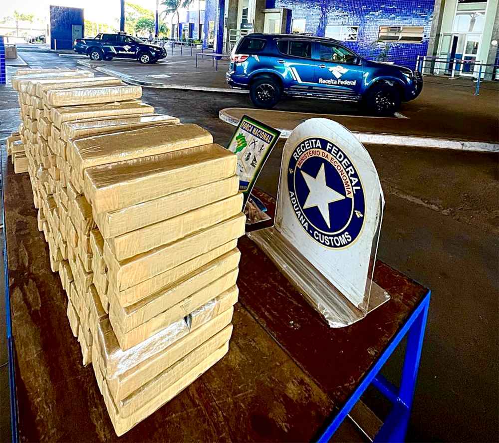 Brasileños dan cátedra de incautación de marihuana a antidrogas paraguayos
