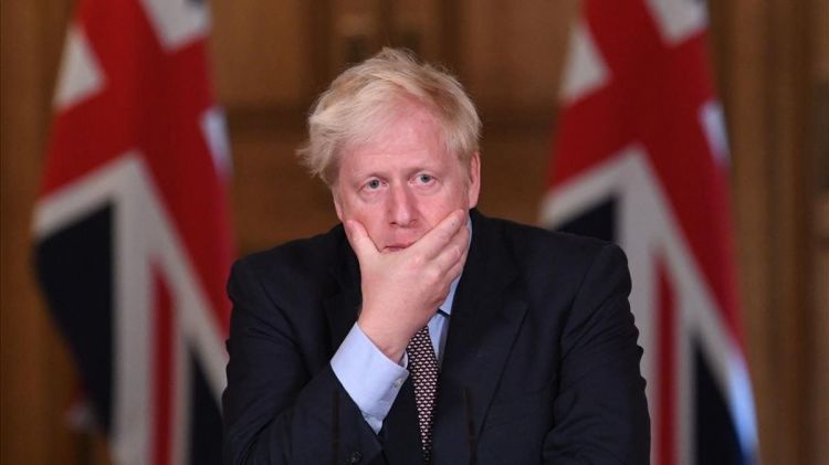 Boris Johnson promete la vacunación de todos los adultos a finales de julio